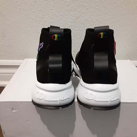 Champion - Picture 3 of 4